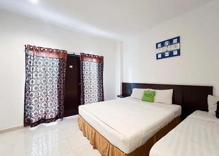 Hotel Urbanview Grand Pudjawan Near 3*
