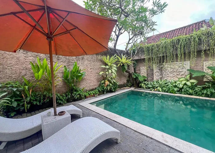 Urbanview Grand Pudjawan Near 3*
