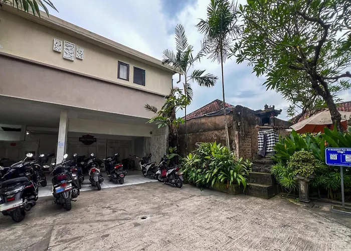 Urbanview Grand Pudjawan Near 3*