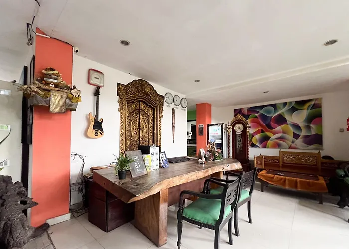 Hotel Urbanview Grand Pudjawan Near 3*