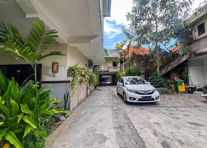 Urbanview Grand Pudjawan Near 3*
