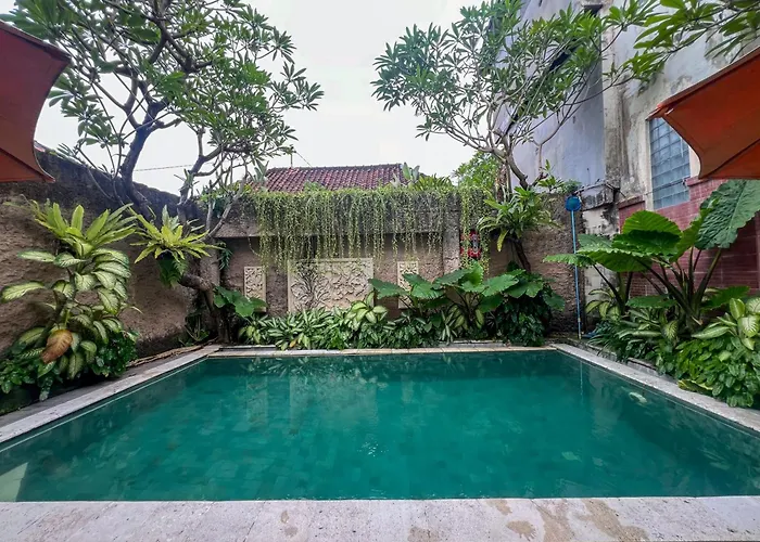 Urbanview Grand Pudjawan Near