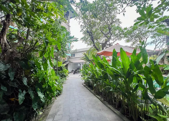 Urbanview Grand Pudjawan Near 3*