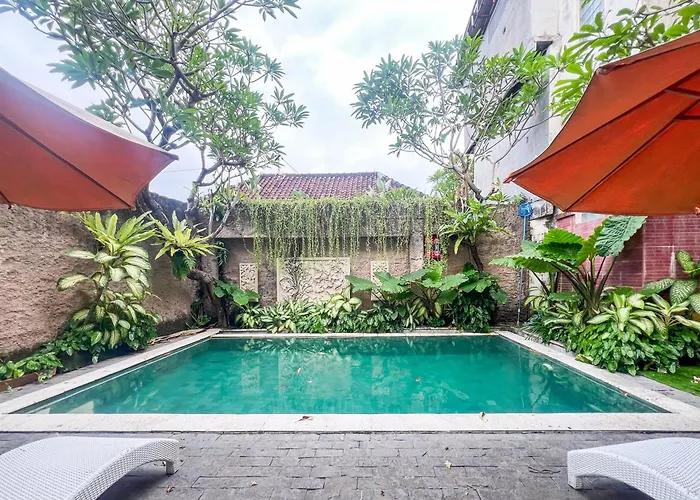 Hotel Urbanview Grand Pudjawan Near 3*