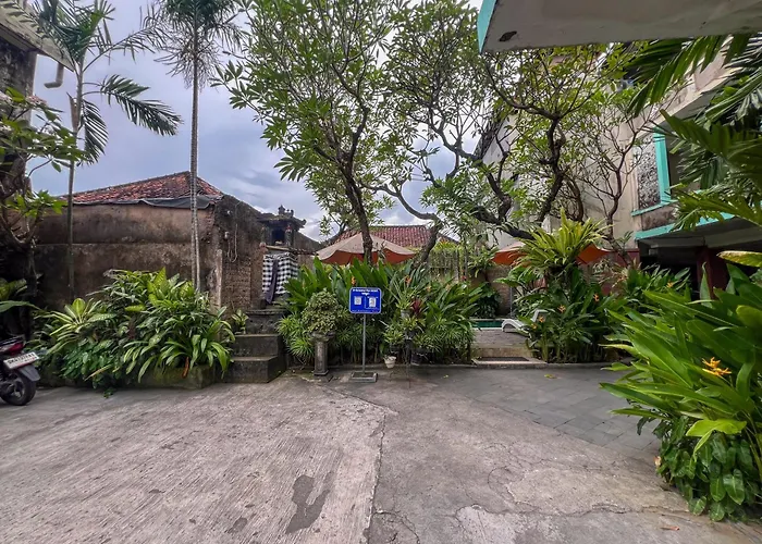 Urbanview Grand Pudjawan Near 3*