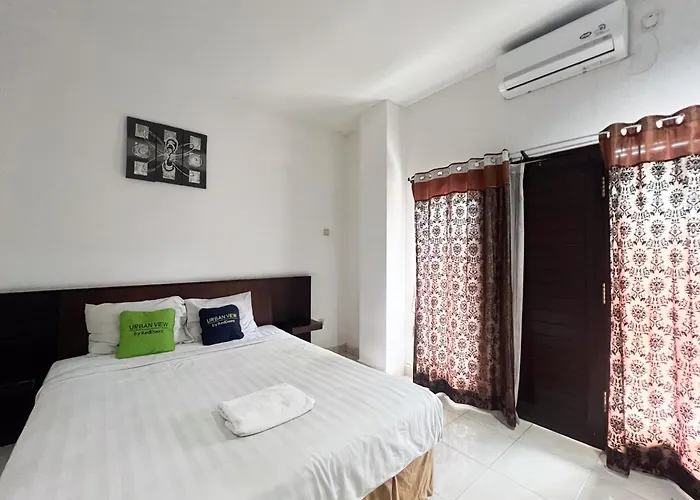 Hotel Urbanview Grand Pudjawan Near 3*
