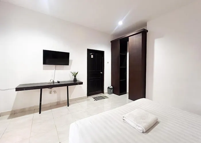 Urbanview Grand Pudjawan Near Hotel