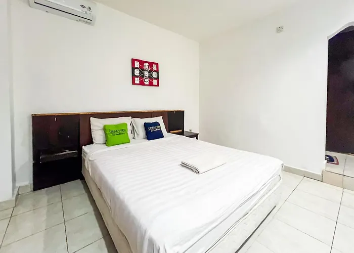 Urbanview Grand Pudjawan Near Hotel