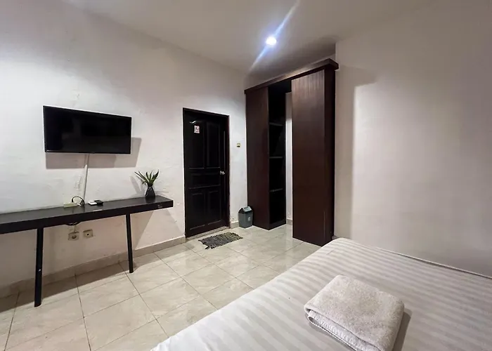 Hotel Urbanview Grand Pudjawan Near