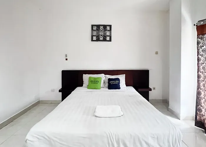 Urbanview Grand Pudjawan Near