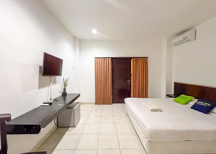 Urbanview Grand Pudjawan Near Hotel