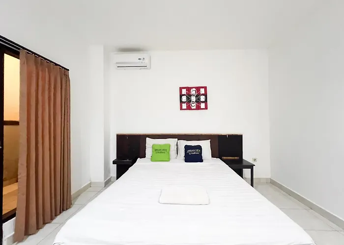 Urbanview Grand Pudjawan Near 3*