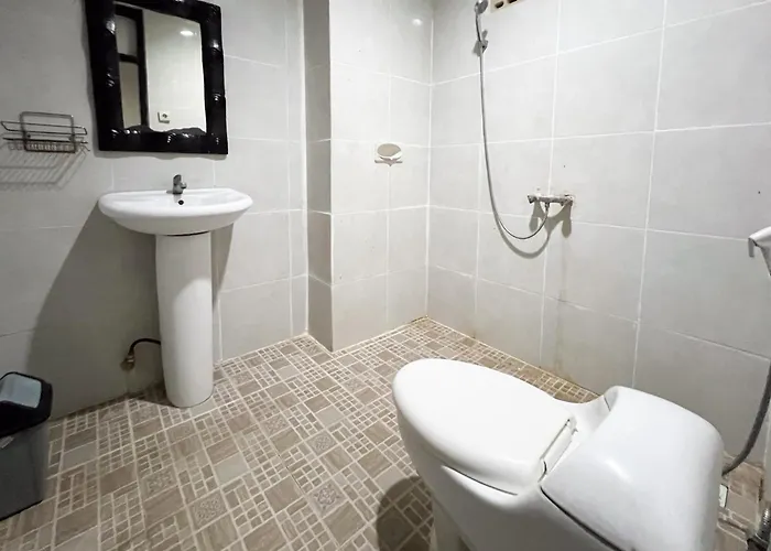Urbanview Grand Pudjawan Near 3*