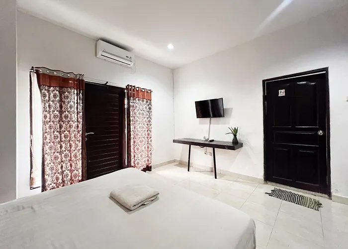 Hotel Urbanview Grand Pudjawan Near 3*