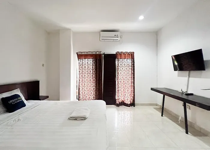 Hotel Urbanview Grand Pudjawan Near