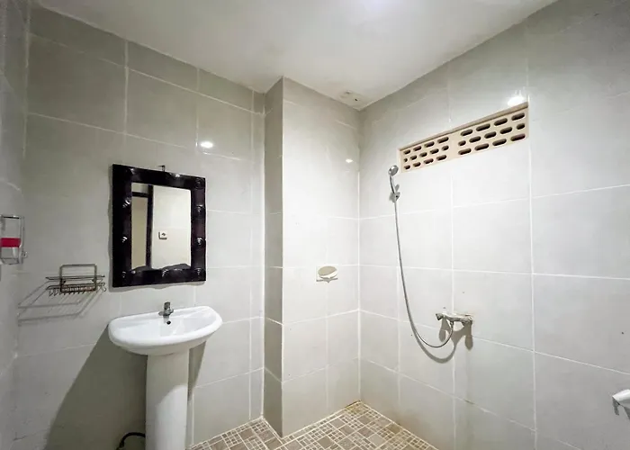 Hotel Urbanview Grand Pudjawan Near Kuta Lombok