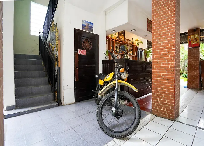 فندق Urbanview Grand Pudjawan Near كوتا