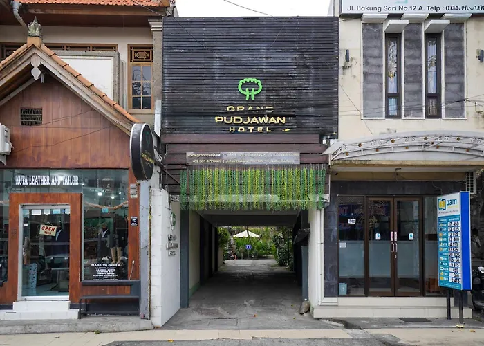 Urbanview Grand Pudjawan Near كوتا