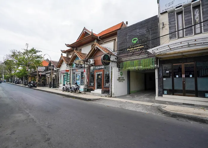 Urbanview Grand Pudjawan Near