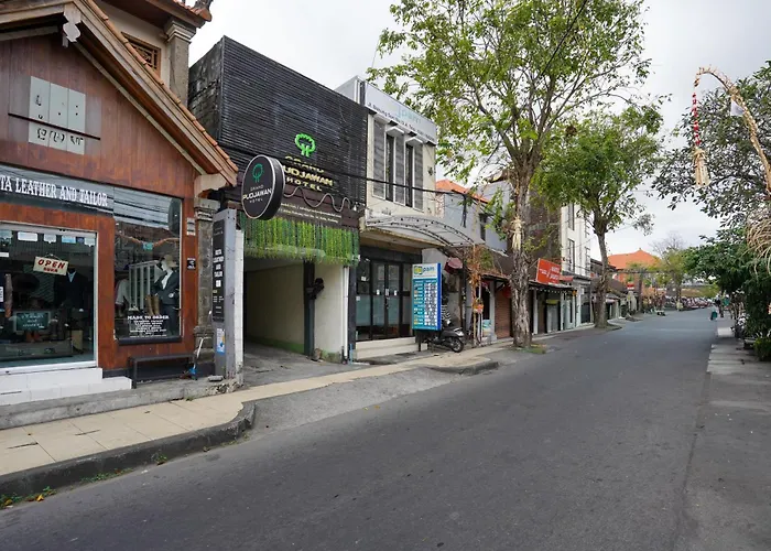 فندق Urbanview Grand Pudjawan Near 3*