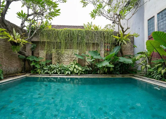 Urbanview Grand Pudjawan Near فندق 3*