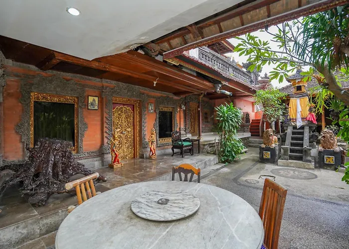 Urbanview Grand Pudjawan Near فندق كوتا