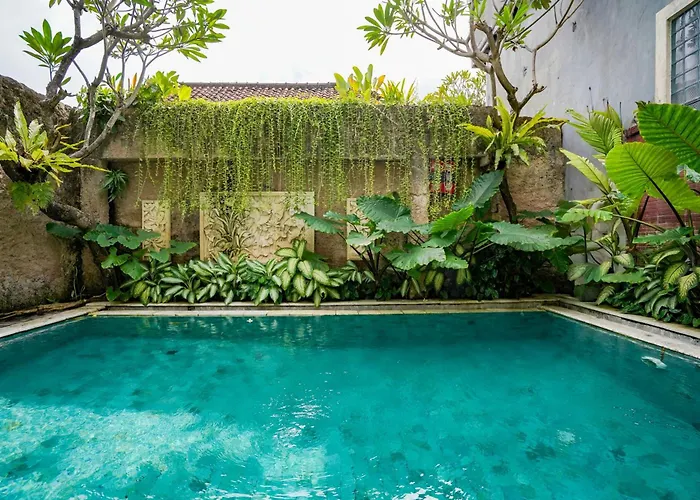 Urbanview Grand Pudjawan Near 3*