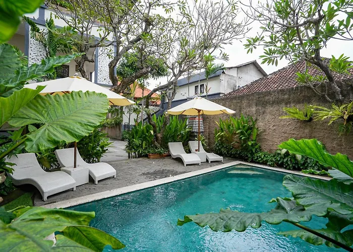 Urbanview Grand Pudjawan Near فندق كوتا