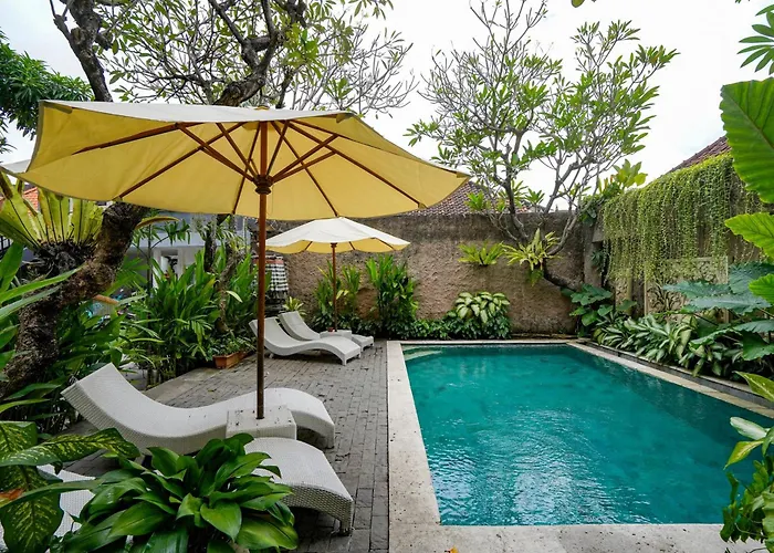 Urbanview Grand Pudjawan Near 3*