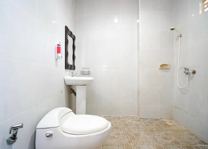 فندق Urbanview Grand Pudjawan Near